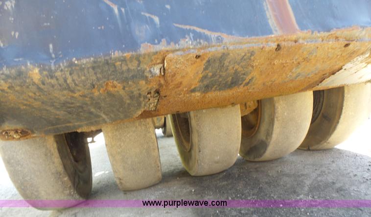 image for item L6012 Hyster C530A pneumatic roller