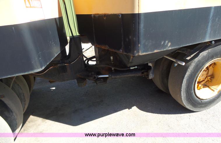 image for item L6012 Hyster C530A pneumatic roller