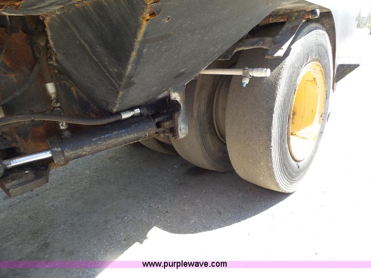 image for item L6012 Hyster C530A pneumatic roller