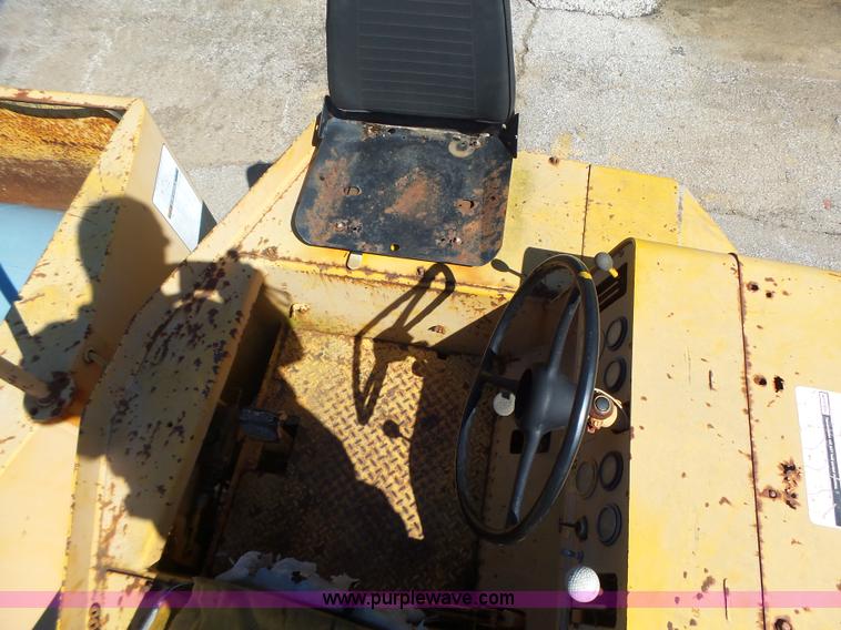 image for item L6012 Hyster C530A pneumatic roller