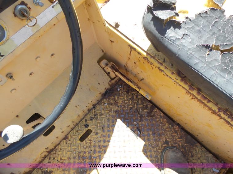 image for item L6012 Hyster C530A pneumatic roller