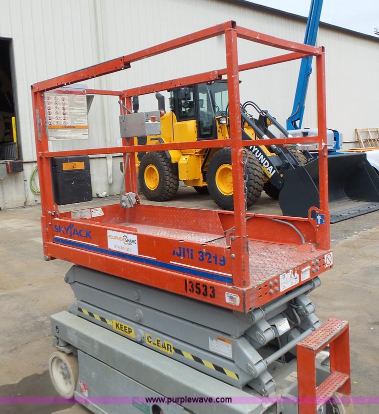 image for item L6045 2008 Skyjack 3219 scissor lift