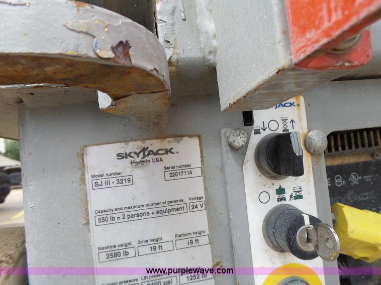 image for item L6045 2008 Skyjack 3219 scissor lift