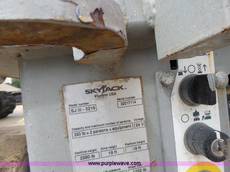 image for item L6045 2008 Skyjack 3219 scissor lift
