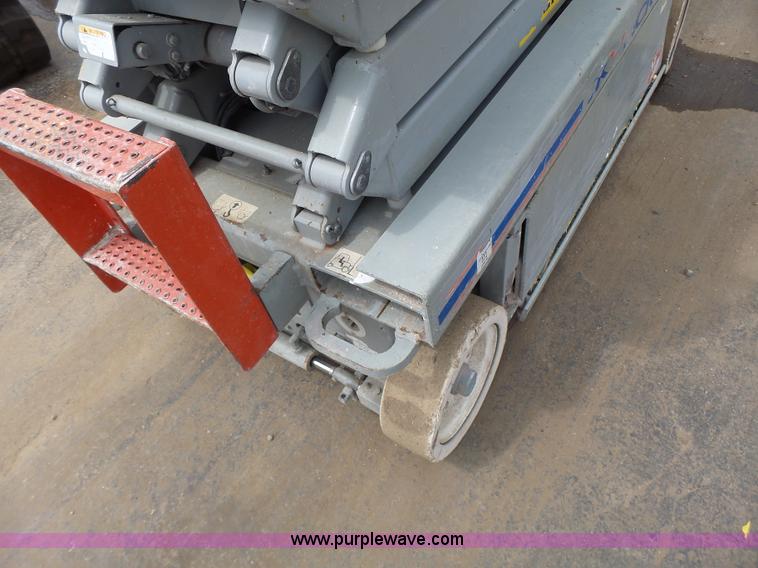 image for item L6045 2008 Skyjack 3219 scissor lift