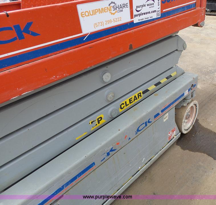 image for item L6045 2008 Skyjack 3219 scissor lift