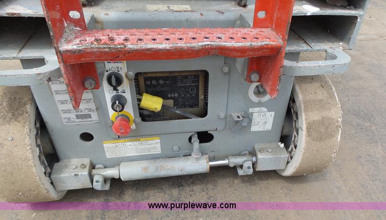 image for item L6045 2008 Skyjack 3219 scissor lift