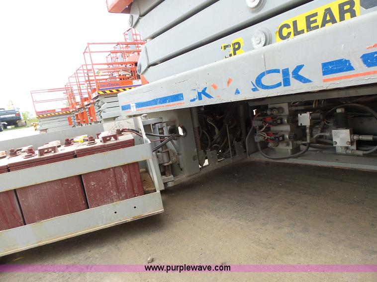 image for item L6045 2008 Skyjack 3219 scissor lift
