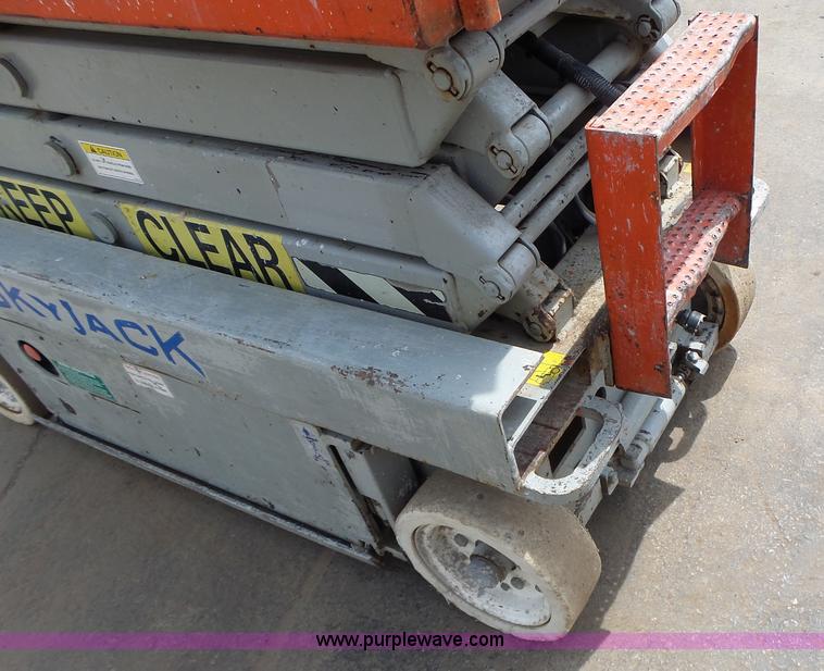 image for item L6046 2001 Skyjack 3219 scissor lift