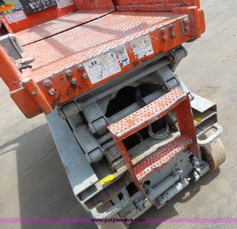 image for item L6046 2001 Skyjack 3219 scissor lift
