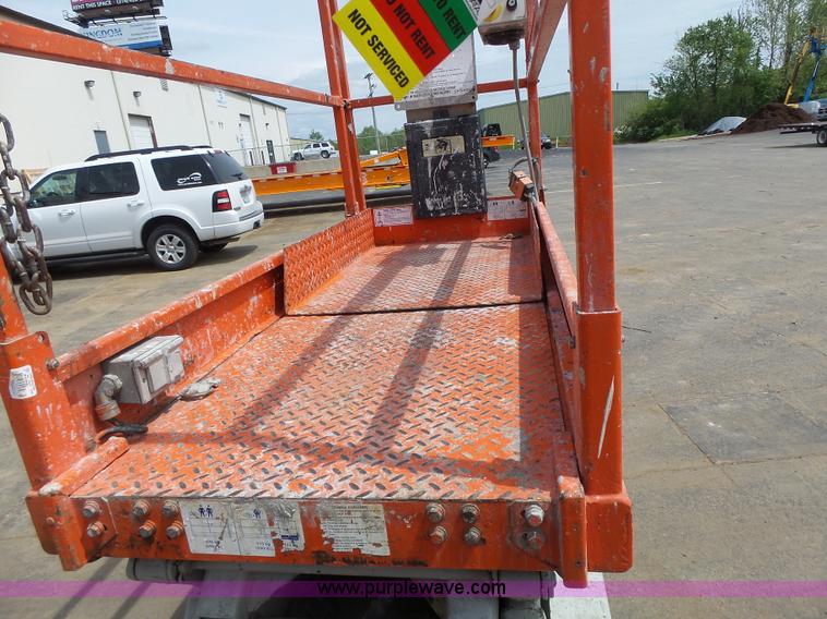 image for item L6046 2001 Skyjack 3219 scissor lift