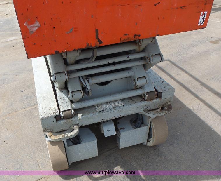 image for item L6046 2001 Skyjack 3219 scissor lift
