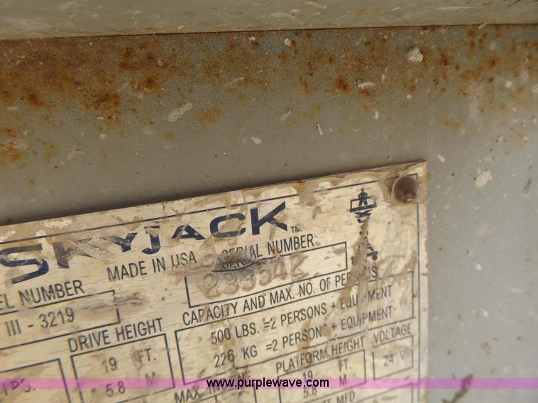 image for item L6046 2001 Skyjack 3219 scissor lift