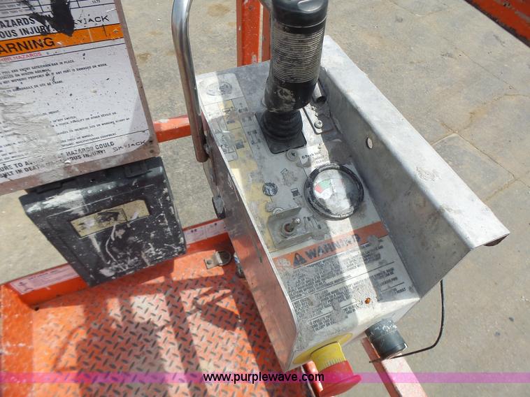 image for item L6046 2001 Skyjack 3219 scissor lift