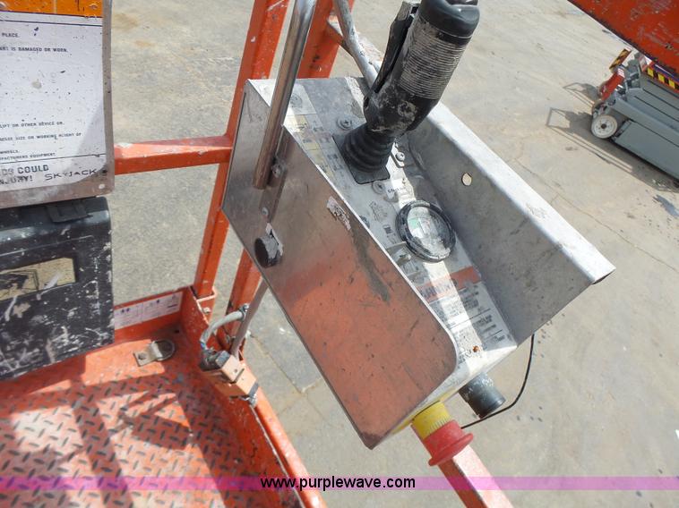 image for item L6046 2001 Skyjack 3219 scissor lift