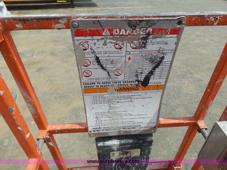 image for item L6046 2001 Skyjack 3219 scissor lift