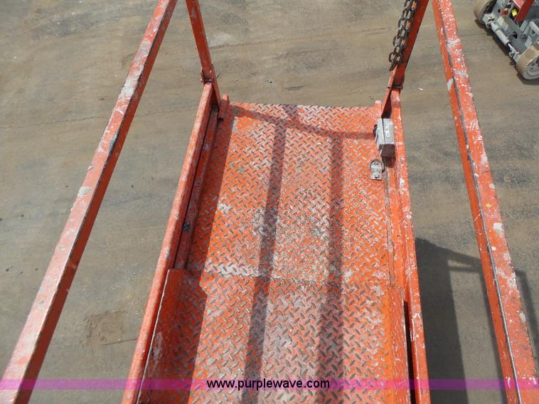 image for item L6046 2001 Skyjack 3219 scissor lift