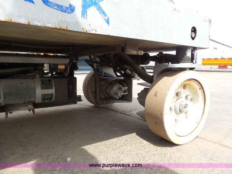 image for item L6046 2001 Skyjack 3219 scissor lift