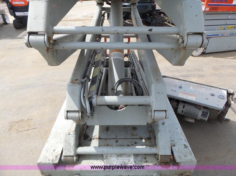 image for item L6046 2001 Skyjack 3219 scissor lift
