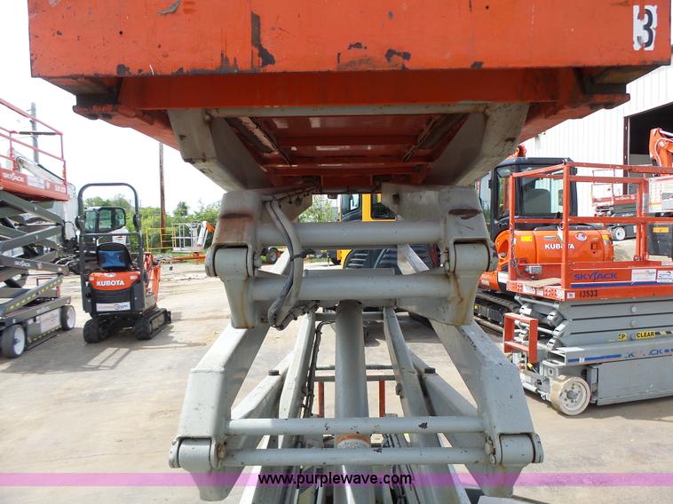 image for item L6046 2001 Skyjack 3219 scissor lift