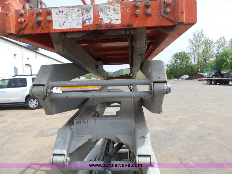 image for item L6046 2001 Skyjack 3219 scissor lift
