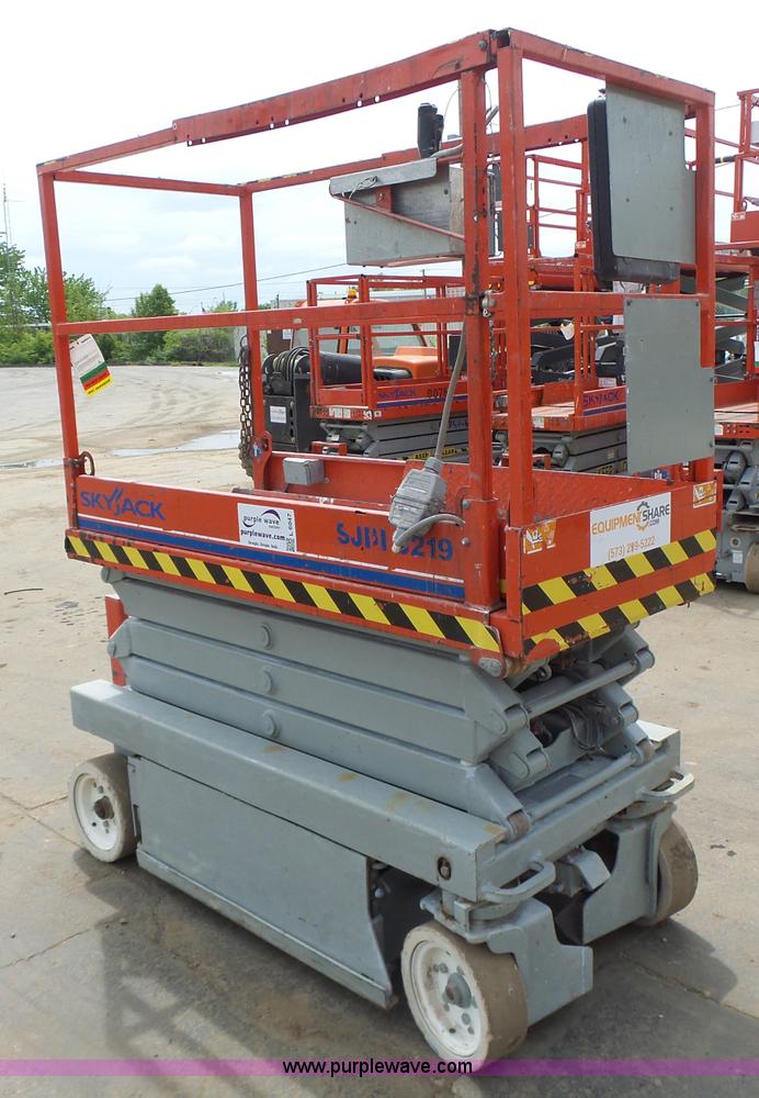 image for item L6048 2008 Skyjack 3219 scissor lift