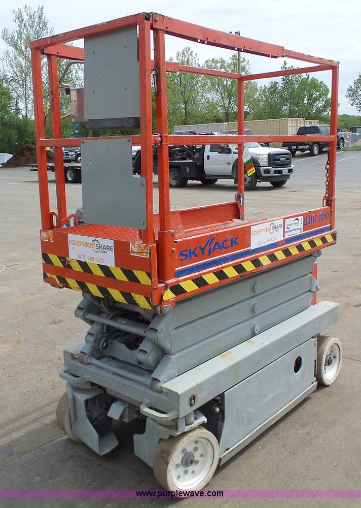 image for item L6048 2008 Skyjack 3219 scissor lift