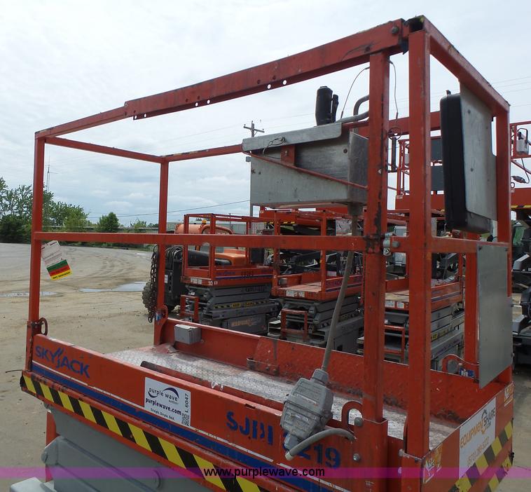 image for item L6048 2008 Skyjack 3219 scissor lift
