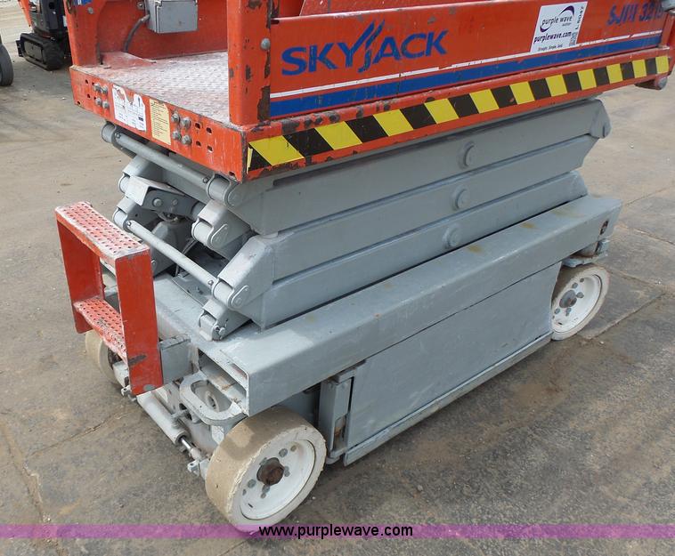 image for item L6048 2008 Skyjack 3219 scissor lift