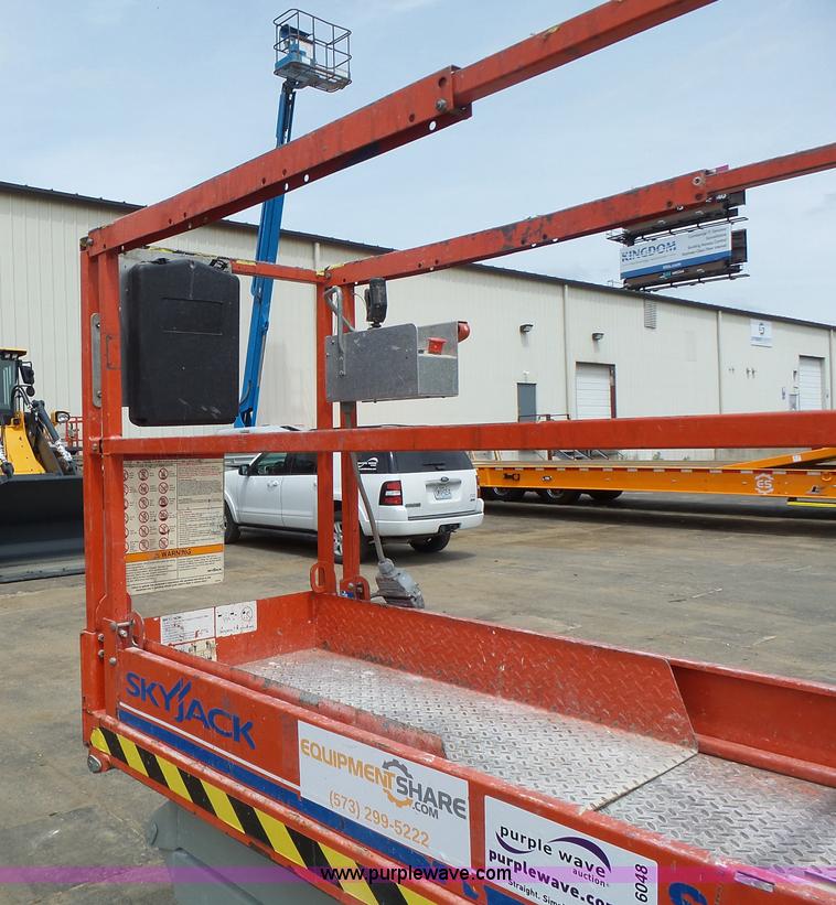 image for item L6048 2008 Skyjack 3219 scissor lift