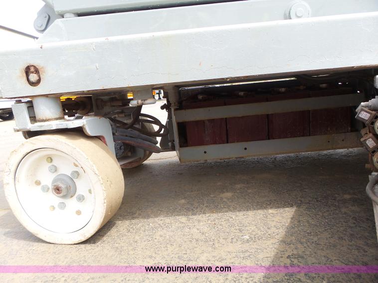 image for item L6048 2008 Skyjack 3219 scissor lift