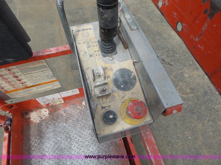image for item L6048 2008 Skyjack 3219 scissor lift