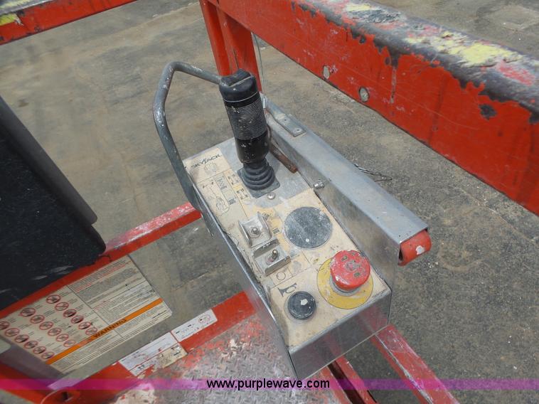 image for item L6048 2008 Skyjack 3219 scissor lift