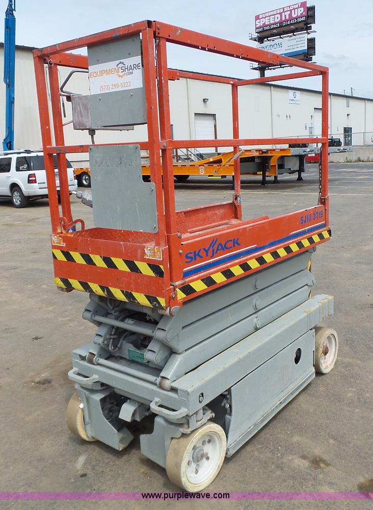 image for item L6049 2008 Skyjack 3219 scissor lift