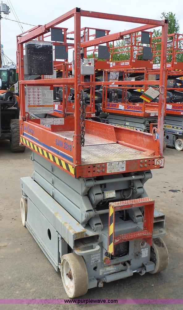 image for item L6049 2008 Skyjack 3219 scissor lift