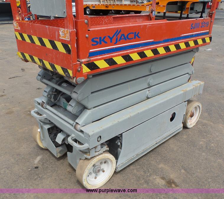 image for item L6049 2008 Skyjack 3219 scissor lift