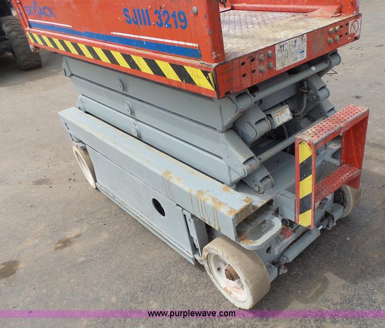 image for item L6049 2008 Skyjack 3219 scissor lift