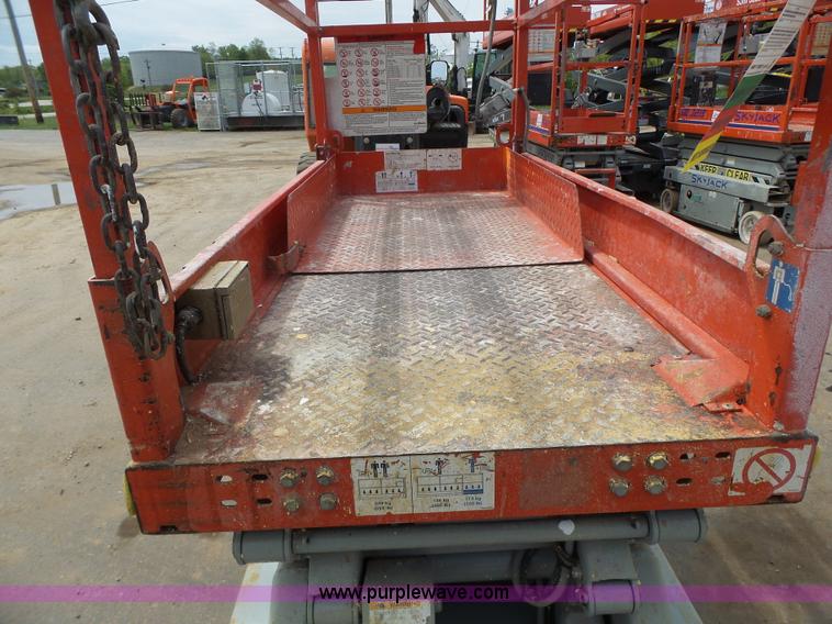 image for item L6049 2008 Skyjack 3219 scissor lift