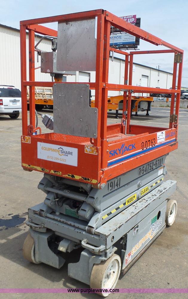image for item L6050 2008 Skyjack 3219 scissor lift