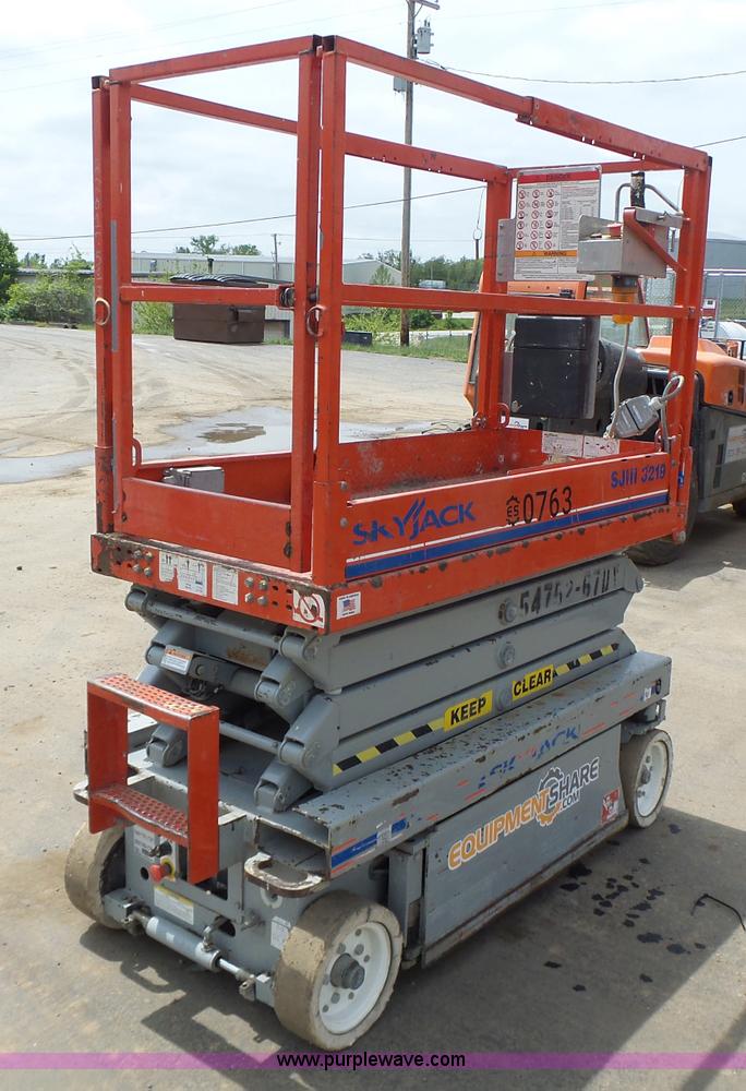 image for item L6050 2008 Skyjack 3219 scissor lift