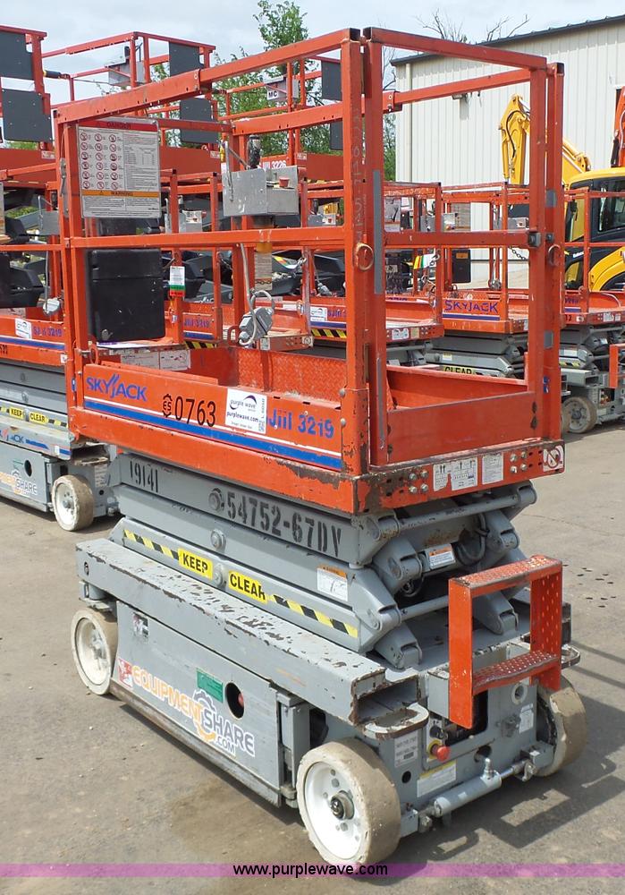 image for item L6050 2008 Skyjack 3219 scissor lift