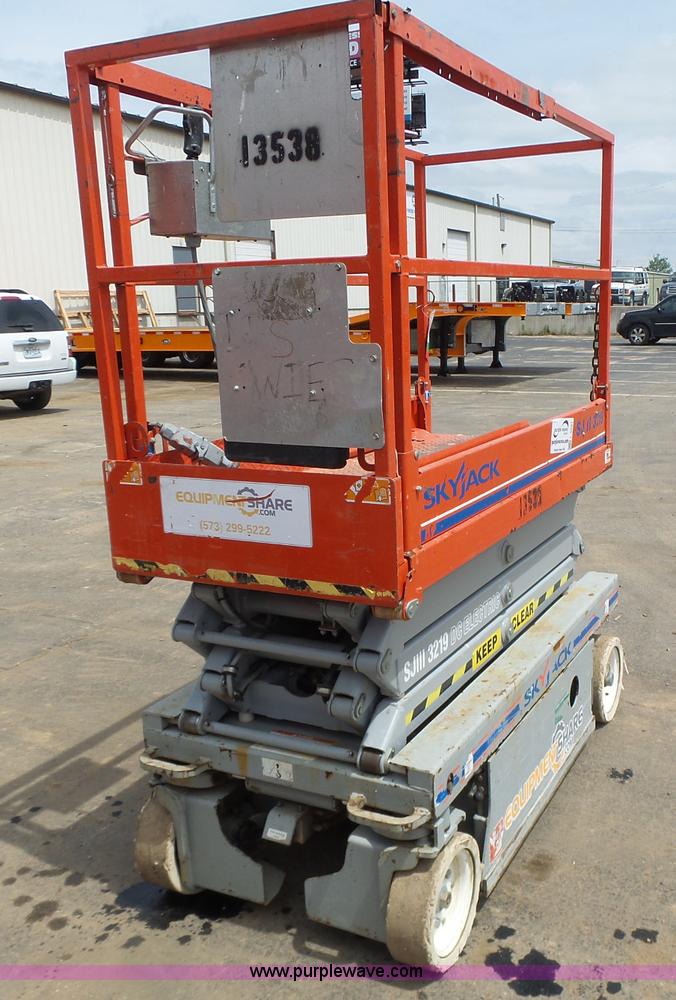 image for item L6051 2008 Skyjack 3219 scissor lift