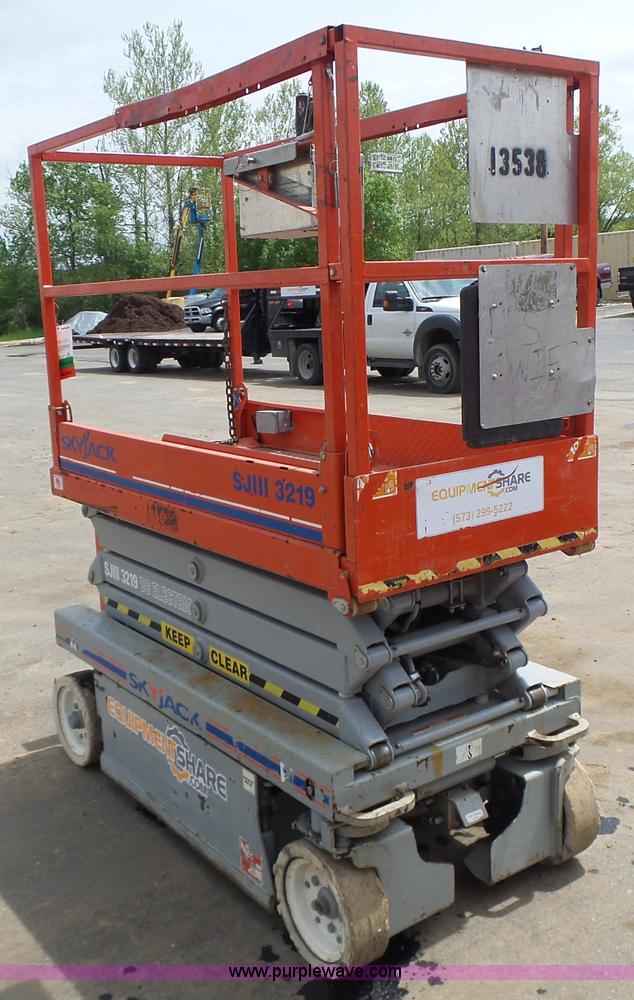 image for item L6051 2008 Skyjack 3219 scissor lift