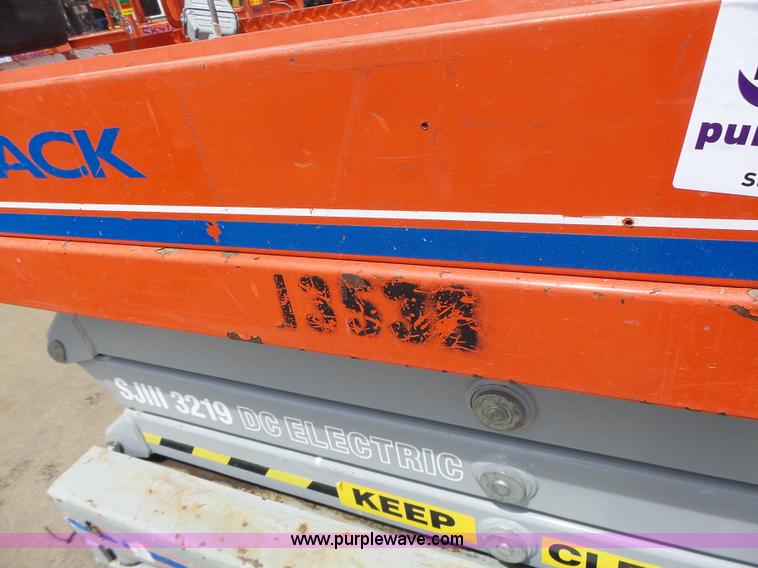 image for item L6051 2008 Skyjack 3219 scissor lift