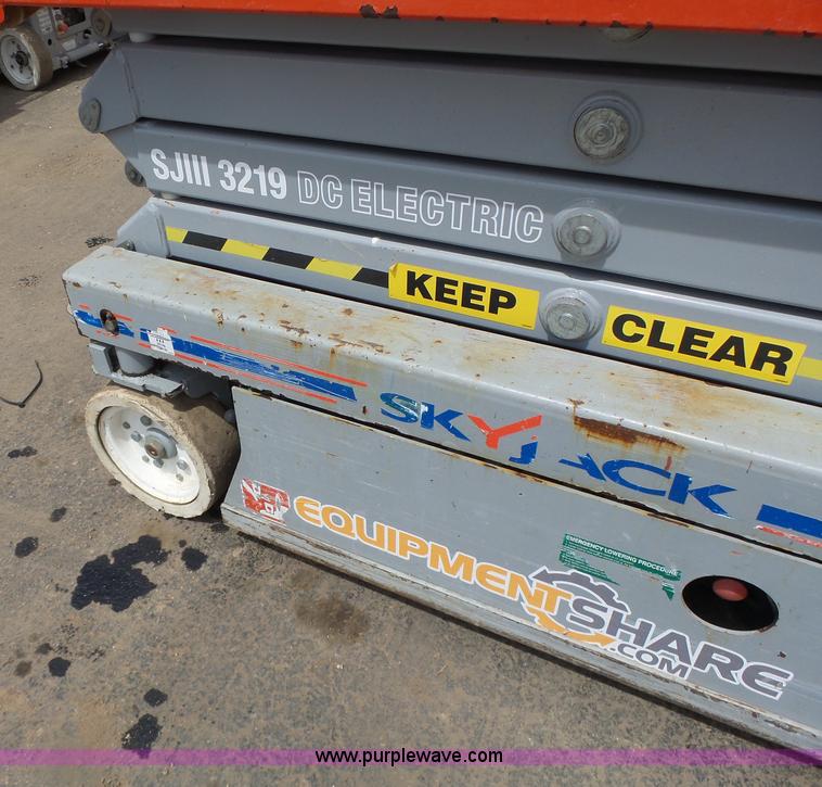 image for item L6051 2008 Skyjack 3219 scissor lift