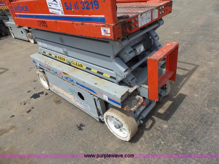 image for item L6051 2008 Skyjack 3219 scissor lift