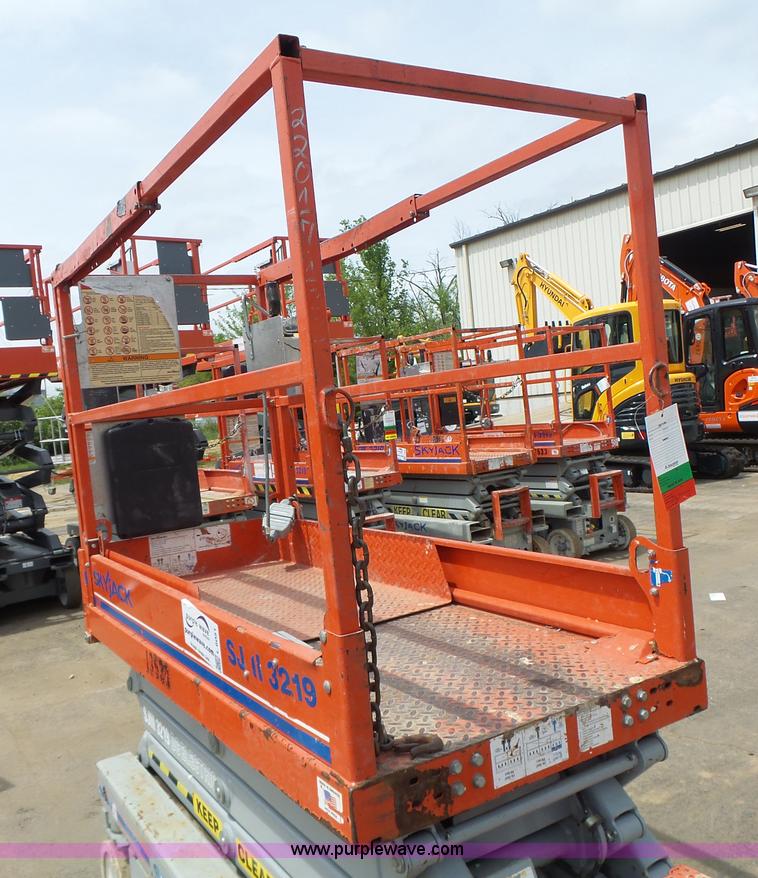 image for item L6051 2008 Skyjack 3219 scissor lift