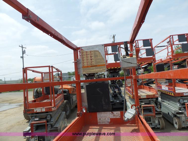 image for item L6051 2008 Skyjack 3219 scissor lift