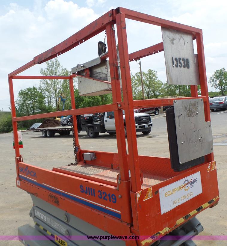 image for item L6051 2008 Skyjack 3219 scissor lift