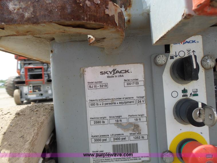 image for item L6051 2008 Skyjack 3219 scissor lift